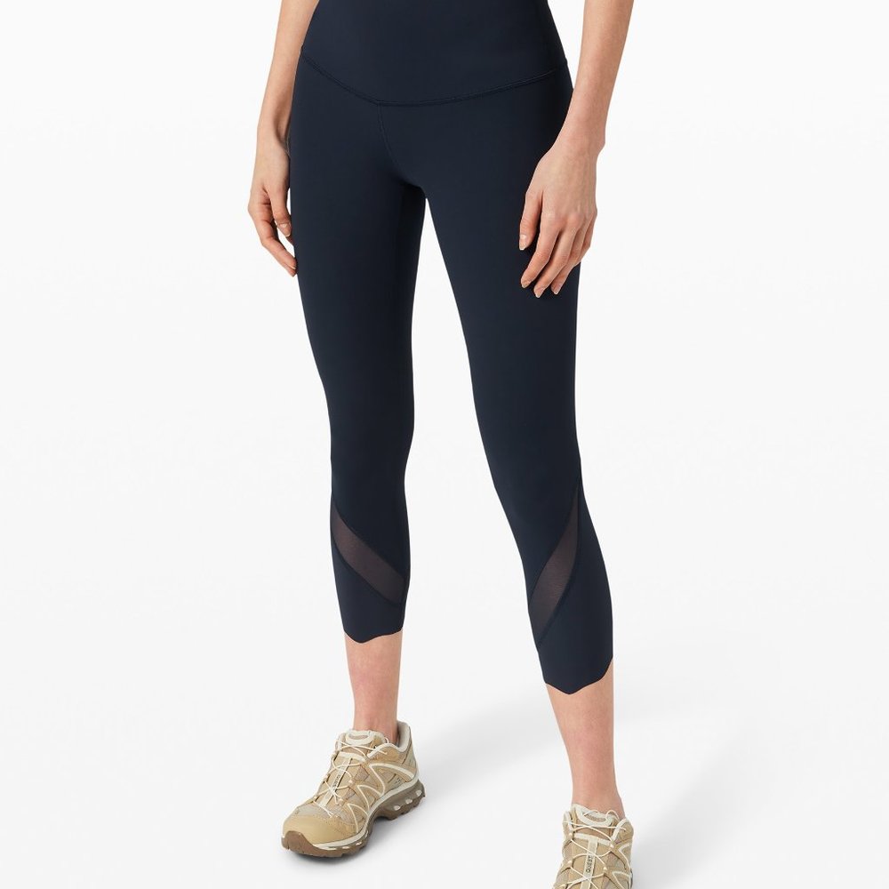 Wunder Under HR Crop 23" Scalloped